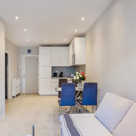 Sea View Apartment *